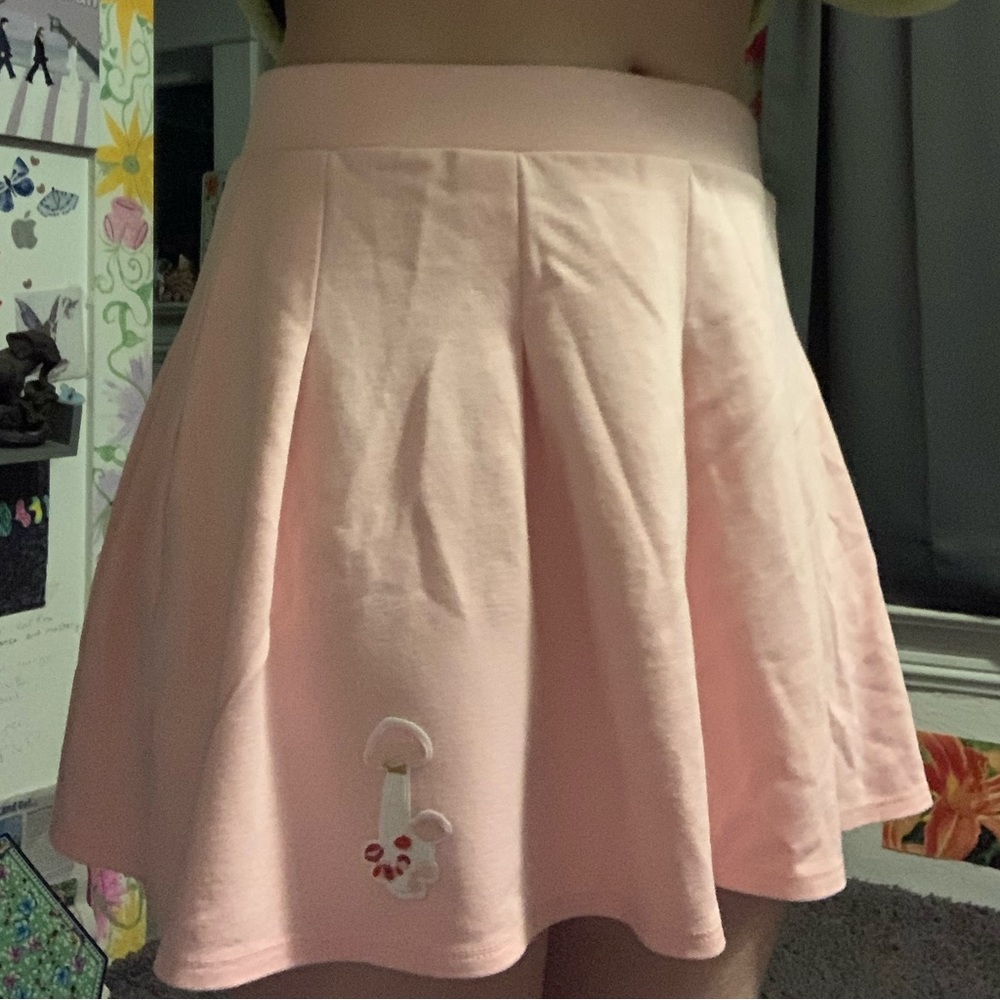 Pink mushroom pleated skirt